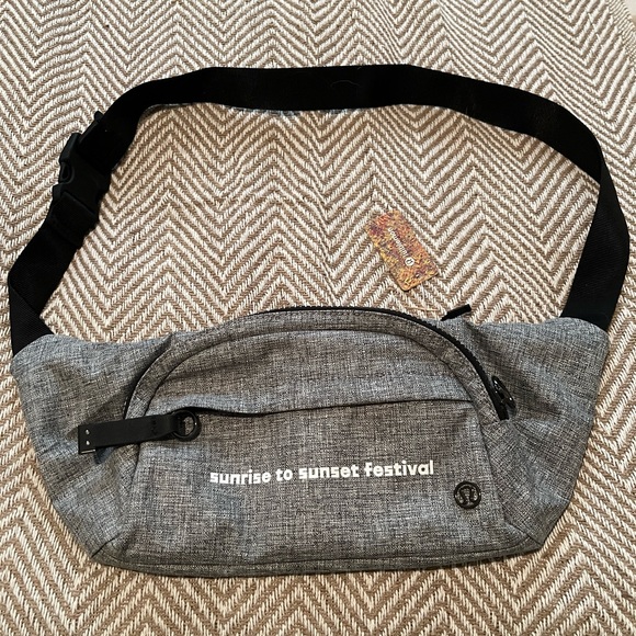 Lululemon on the belt bag- sunrise to sunset festival edition - Picture 1 of 3